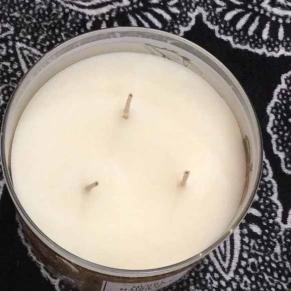 Bath and body works merry madeleine cookie candle - Picture 2 of 3